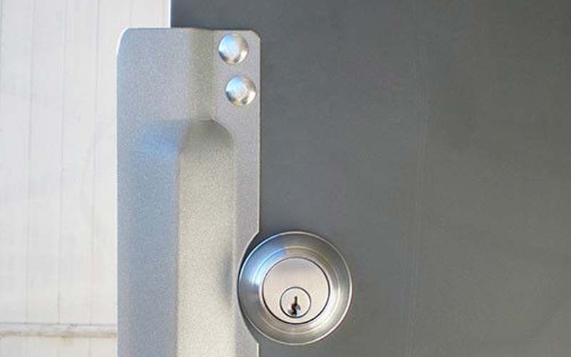 exterior_door_latch_protector