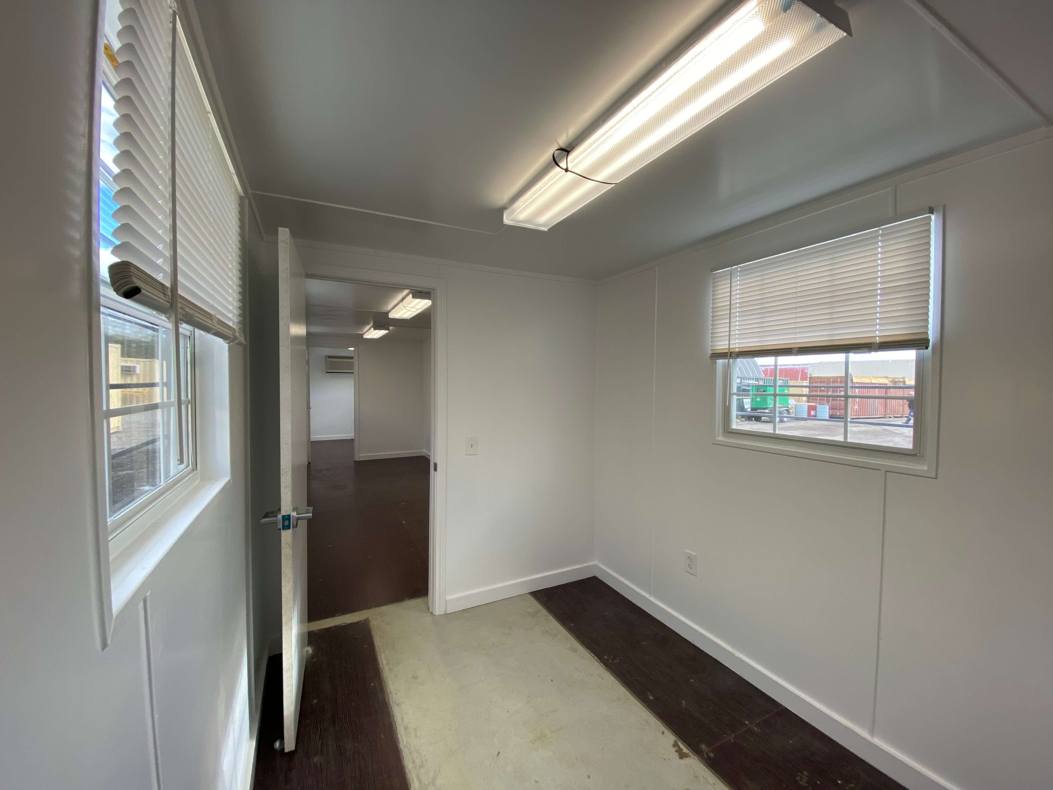 40_ft_workplace_with_conference_room_interior