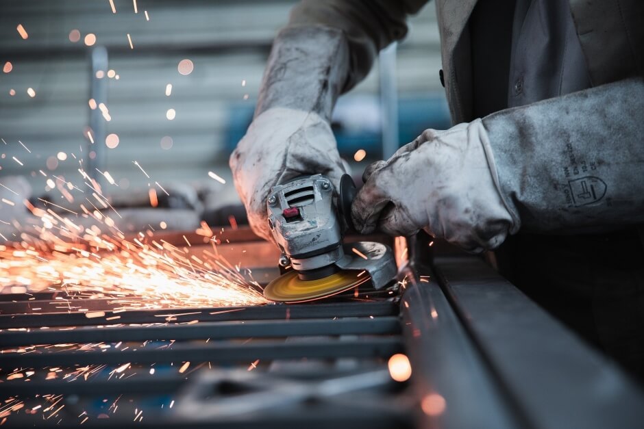 grinding steel with sparks