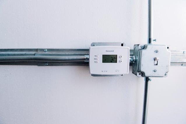 temperature thermostat to control shipping container storage