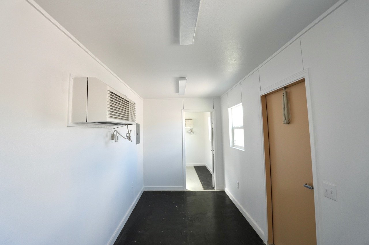 40-foot-workplace-conference-room-interior