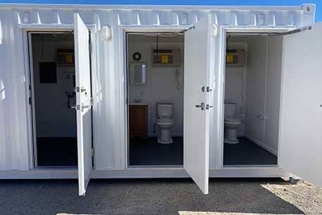 bathroom_stalls_with_separate_doors
