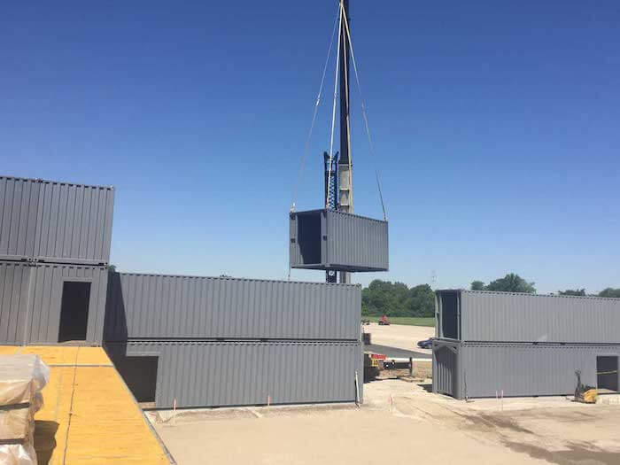 crane_lifting_container-at_fortress_obetz