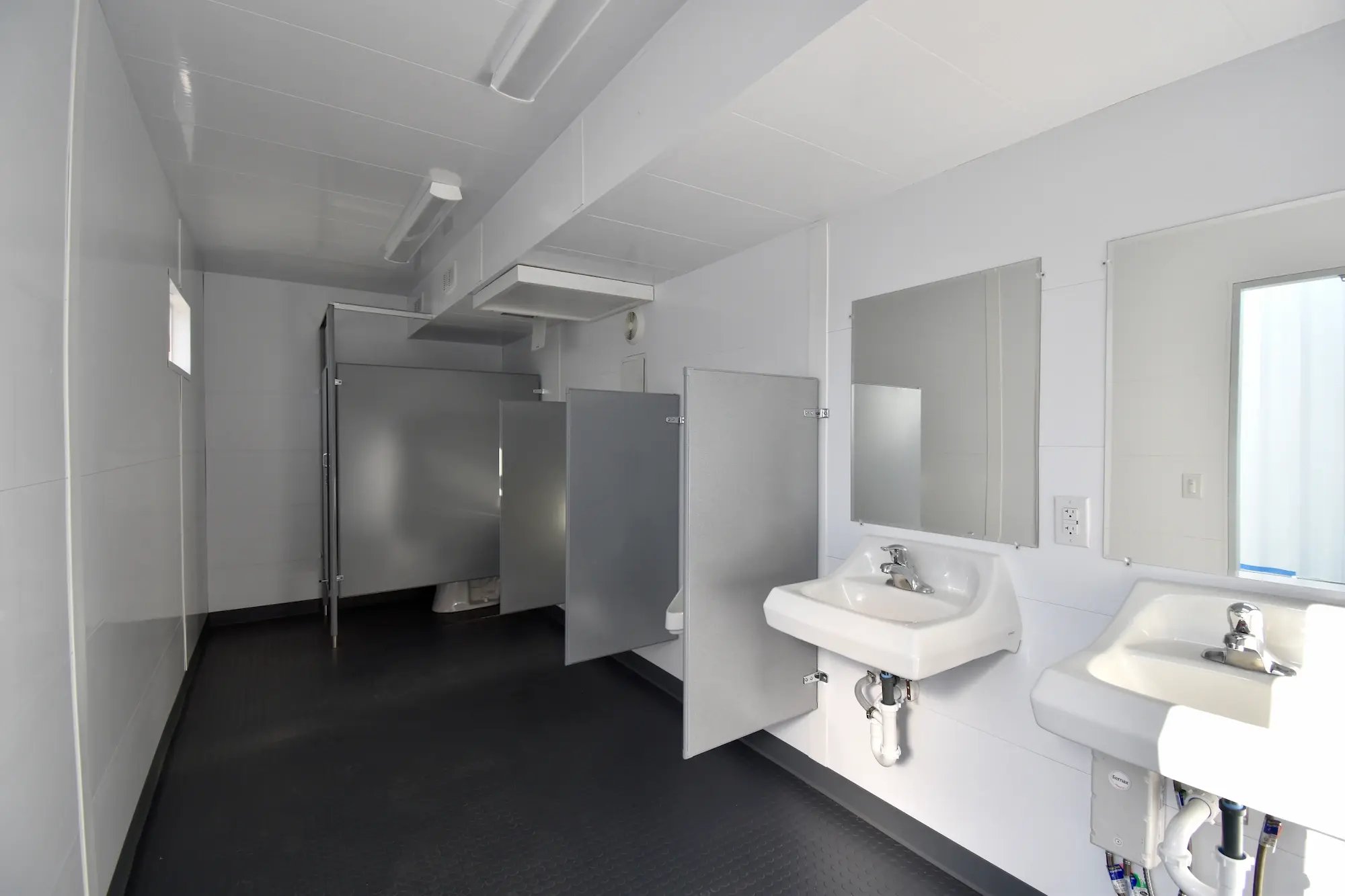 20ft Mens Bathroom