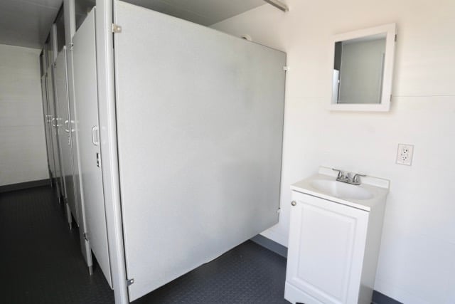Womens_Restroom_Interior