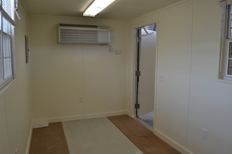 20_ft_Store_and_Work_Office_space_interior