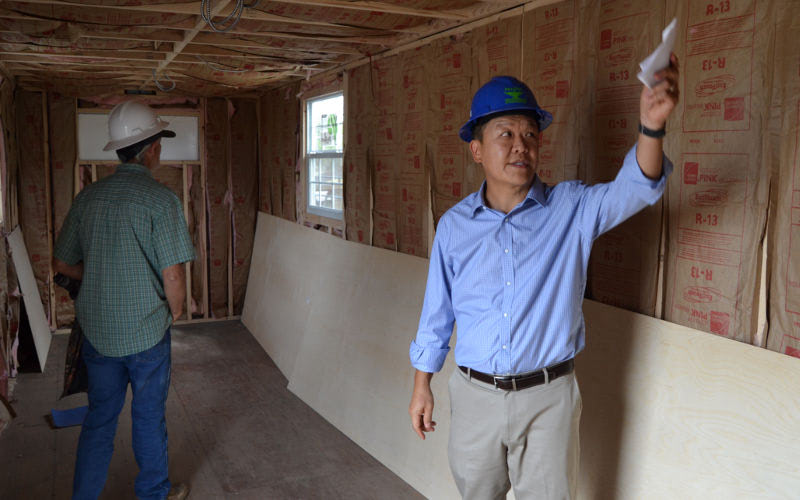 Falcon's CEO Stephen Shang shows the interior of an insulated container. Falcon's CEO Stephen Shang shows the interior of an insulated container.