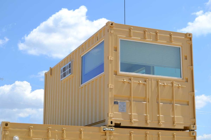 Site container with observation windows