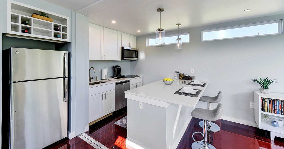 kitchen_in_container_apartment